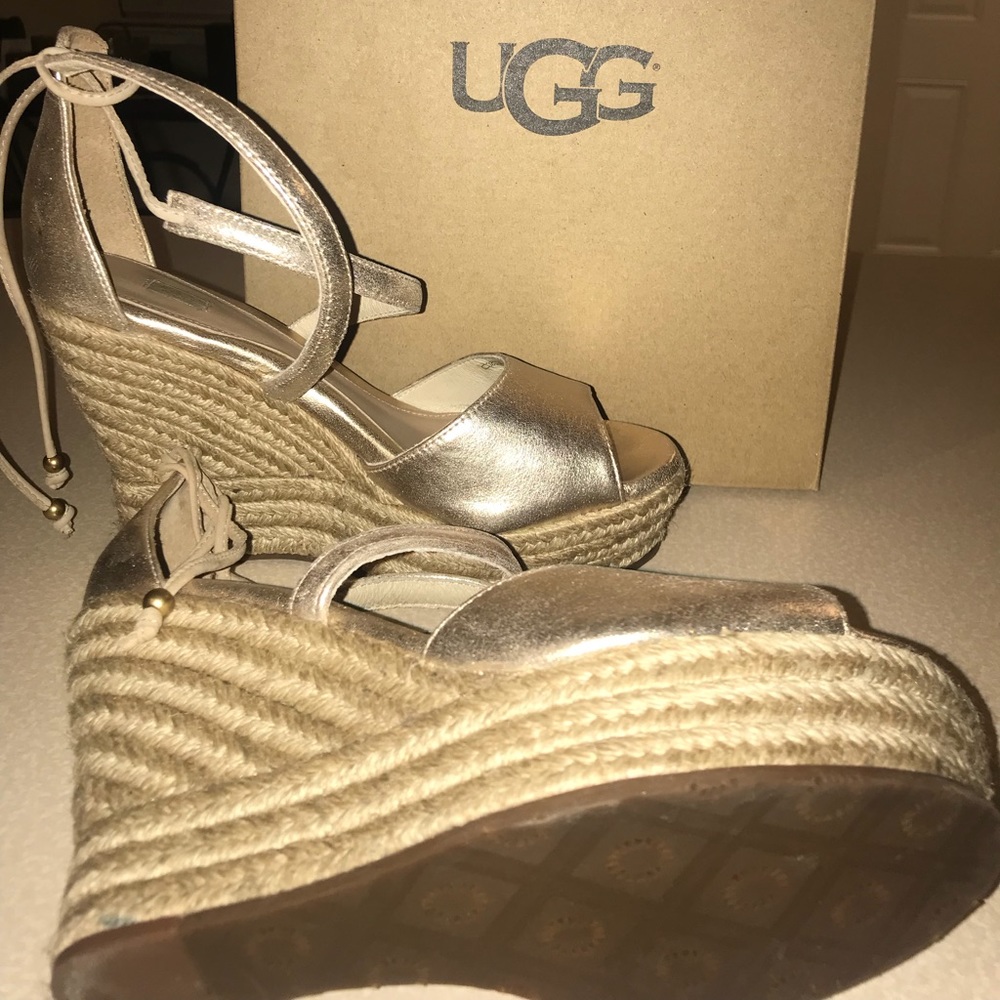 Sz 7.5 UGG gold wedge sandles - Picture 3 of 8